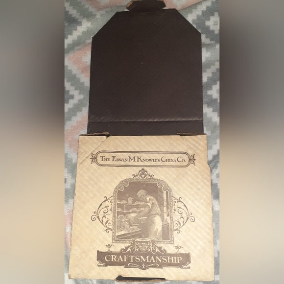 "VALENTINES DAY" COLLECTOR PLATE FROM EDWIN K KNOWLES CHINA CO. - Picture 4 of 5